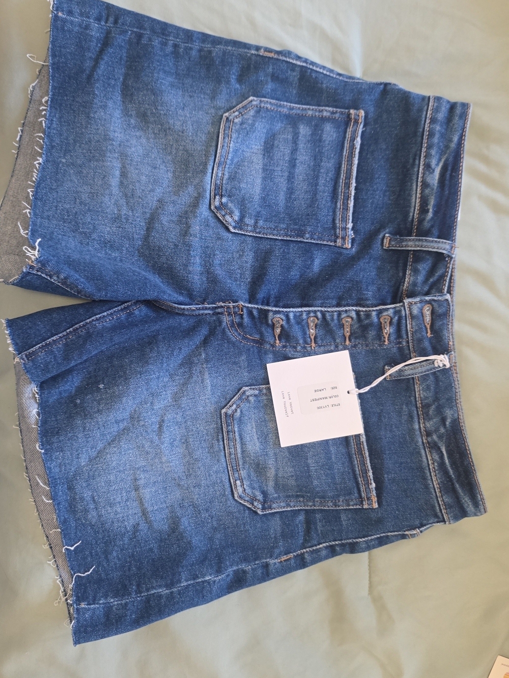 Nwt Classic Button-Front Jean Shorts in Medium Blue